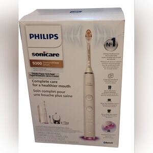 NEW IN BOX Phillips SONICARE 9300 Diamond Clean Smart Brush